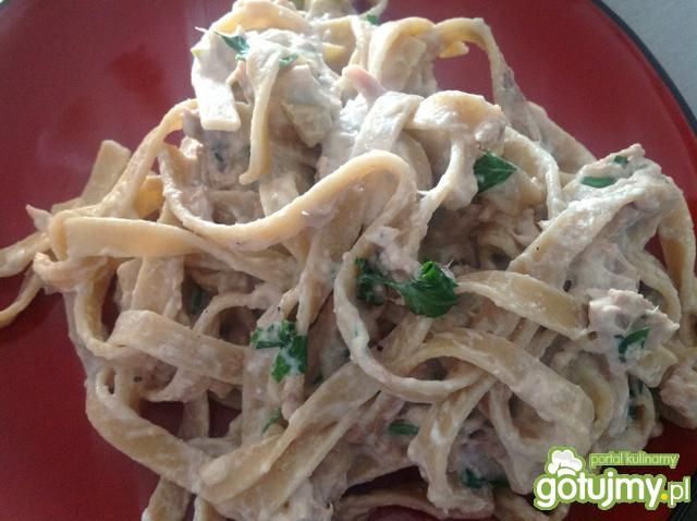 Śmietanowo- tuńczykowy makaron