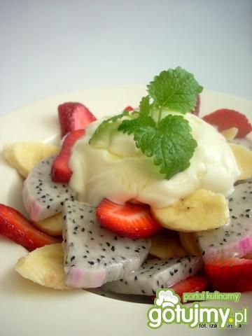 Smocza sałatka na słodko 