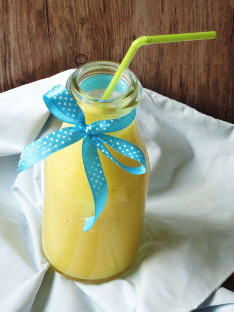 Smoothie ananas-mango-banan