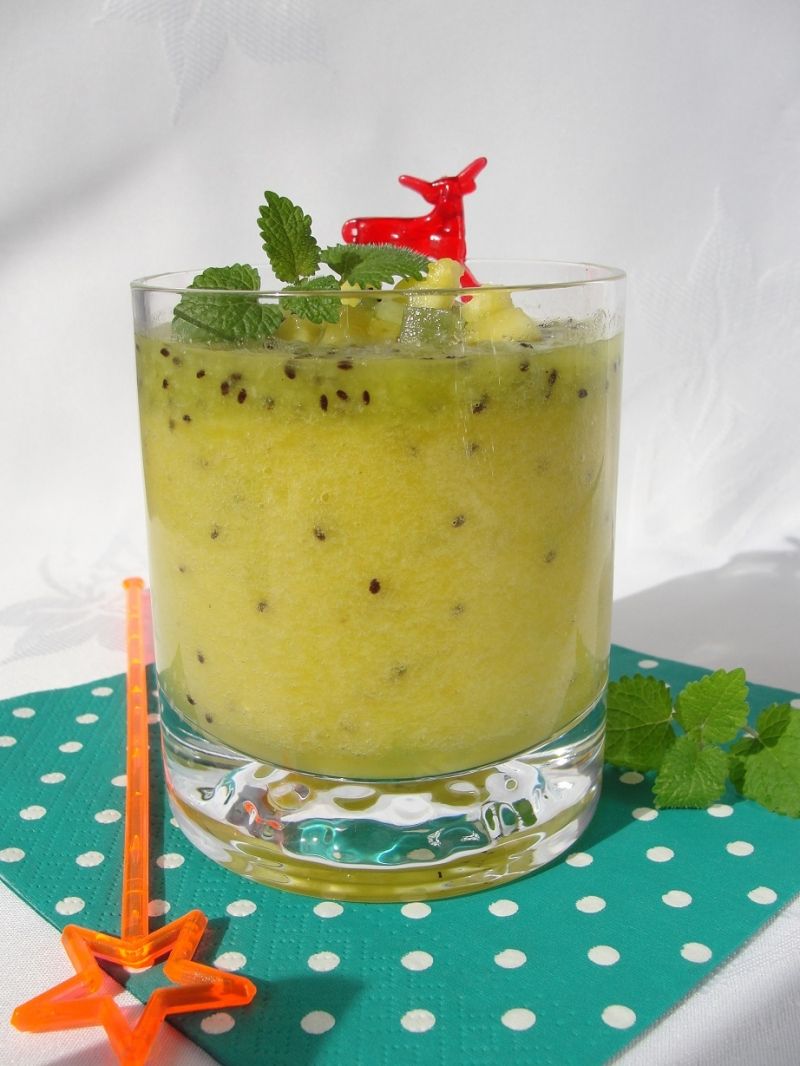 Smoothie ananasowe z kiwi Smoothie ananasowe z kiwi