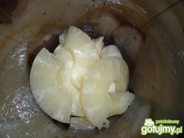 Smoothie kokosowo-ananasowy 