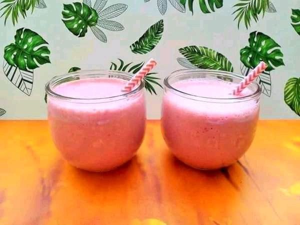 Smoothie malinowe z selerem naciowym i jabłkiem Smoothie malinowe z selerem naciowym i jabłkiem