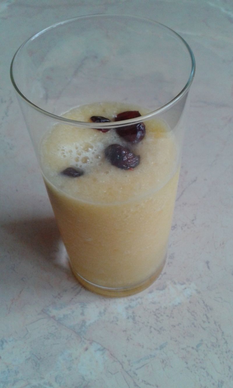 Smoothie pomarańczowo - jabłkowe z żurawiną 