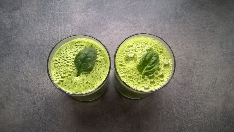 Smoothie szpinakowe z pomarańczą i gruszką