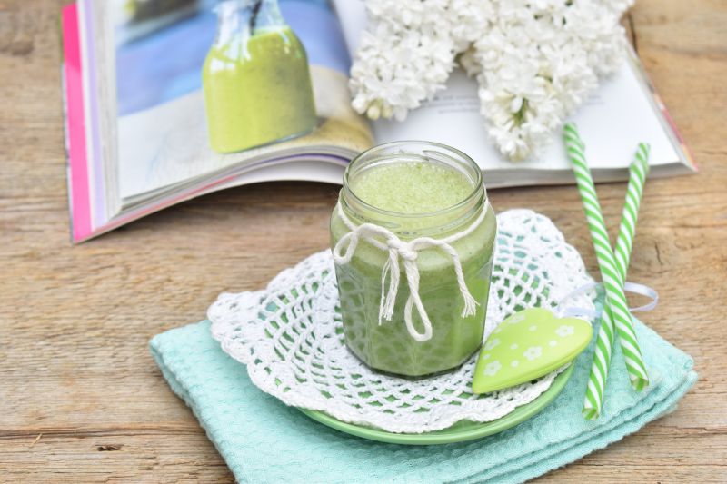 Smoothie szpinakowo-bananowe na mleku migdałowym