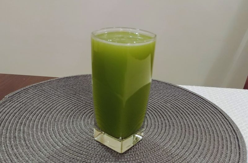 Smoothie szpinakowo-owocowe z siemieniem lnianym