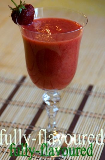 Smoothie truskawkowo-ananasowo-bananowe Smoothie truskawkowo-ananasowo-bananowe