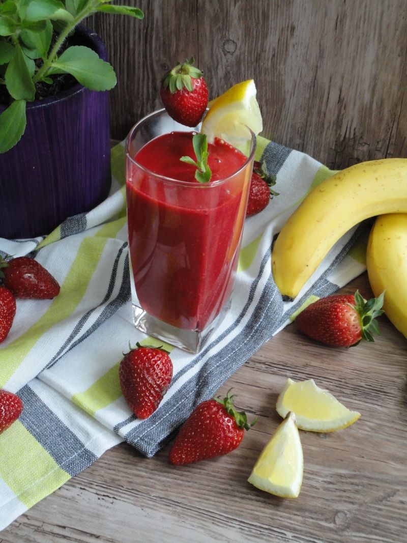 Smoothie truskawkowo-malinowe z imbirem