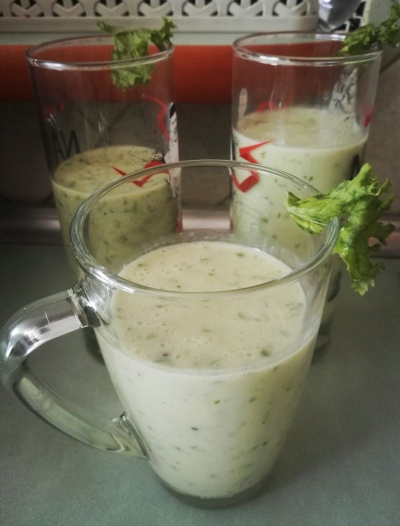 Smoothie z jarmużem w nowej odsłonie Smoothie z jarmużem w nowej odsłonie