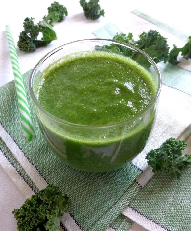 Smoothie z jarmużu, banana i jabłka Smoothie z jarmużu, banana i jabłka