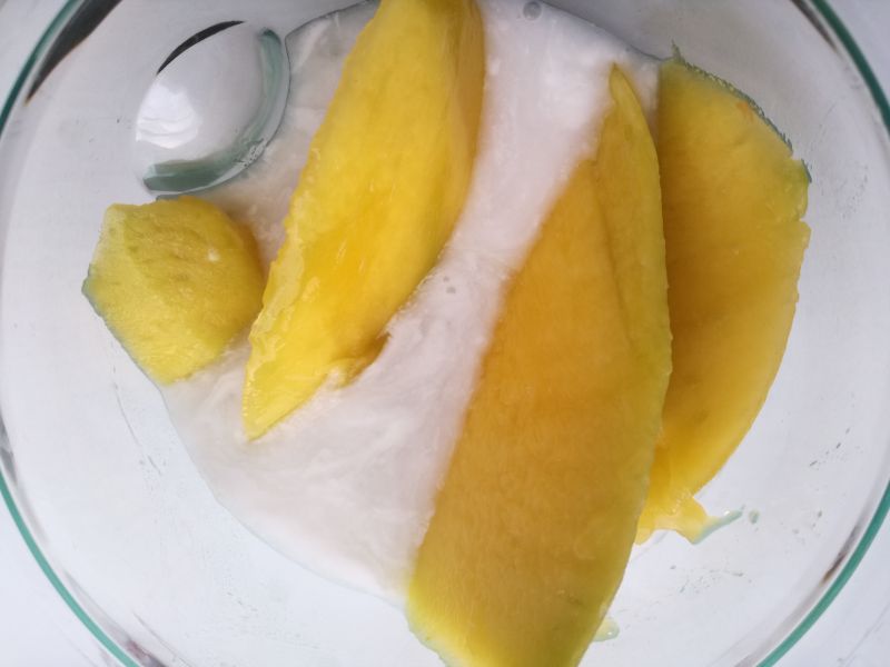 Smoothie z mleczka kokosowego i mango