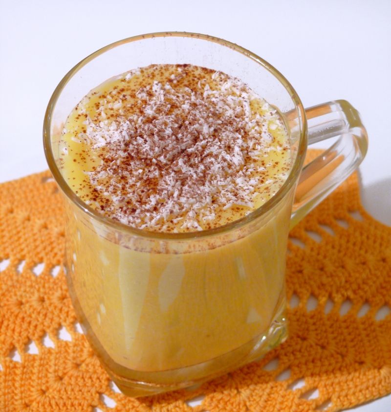 Smoothie z mleka kokosowego i owoców