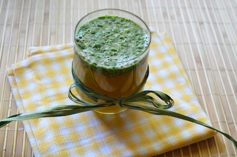 Smoothie z natką pietruszki i pokrzywą Smoothie z natką pietruszki i pokrzywą