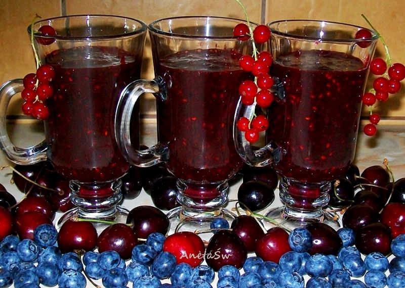 Smoothie z owoców leśnych Smoothie z owoców leśnych