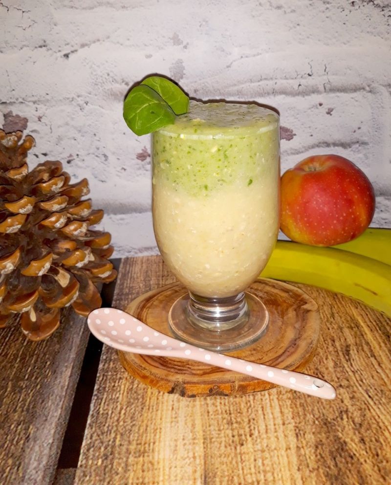 Smoothie z płatkami owsianymi,szpinakiem i owocami