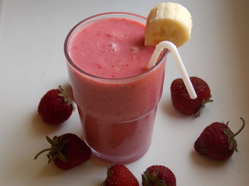 Smoothie z truskawkami i bananem