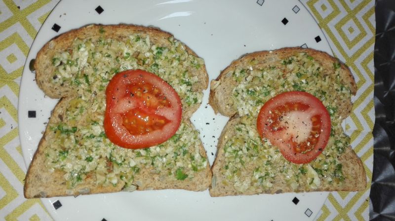 Śniadanie 2 Tosty z oliwkami - dieta 1200 kalorii