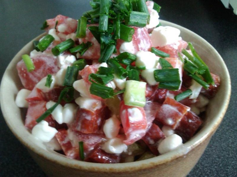 Śniadaniowa sałatka z pomidorami