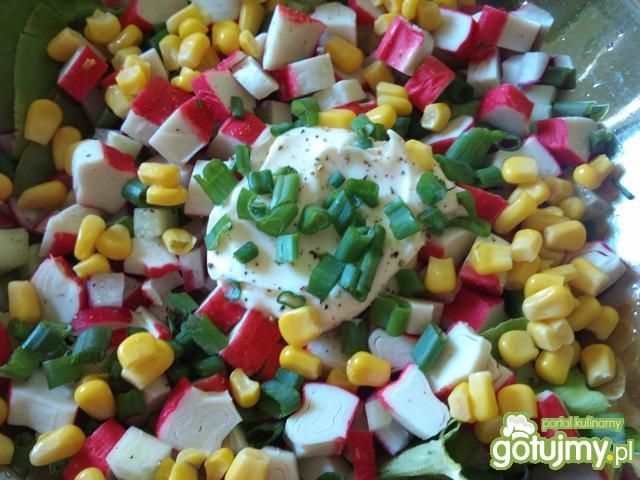 Śniadaniowa sałatka z surimi Śniadaniowa sałatka z surimi