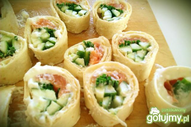 Śniadaniowe ala sushi z łososiem Śniadaniowe ala sushi z łososiem