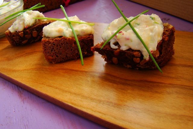 Śniadaniowe smarowidło z jajkiem i rzodkiewką Śniadaniowe smarowidło z jajkiem i rzodkiewką