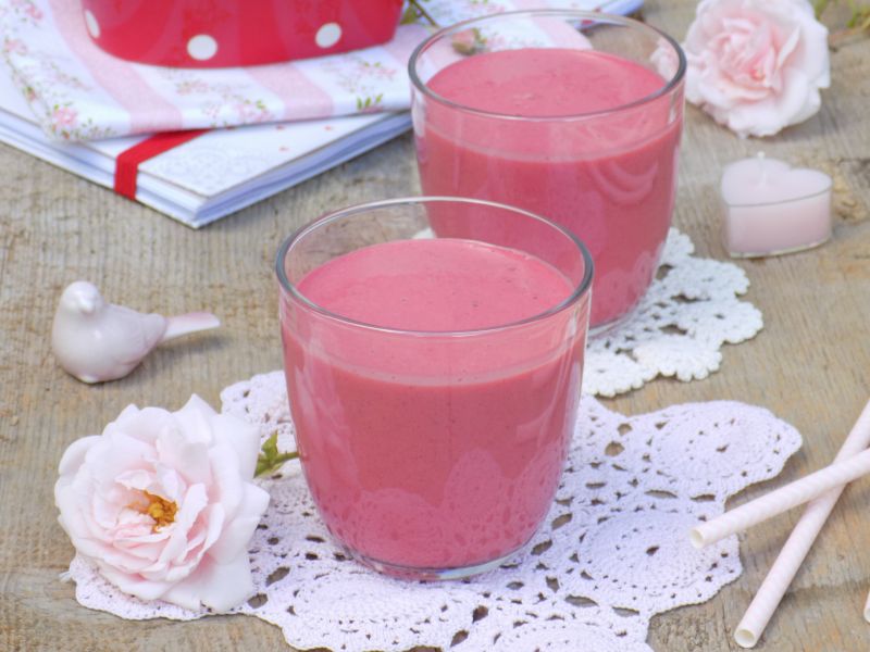 Śniadaniowy koktajl truskawkowy z płatkami owsiany