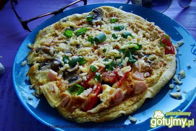 Śniadaniowy omlet z pieczarkami  Śniadaniowy omlet z pieczarkami