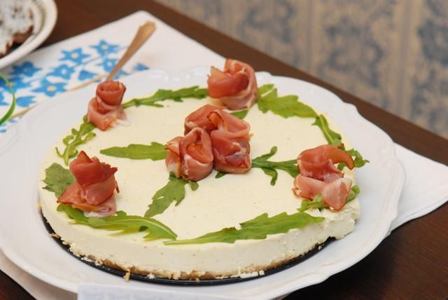 Śniadaniowy tort bieluchowy