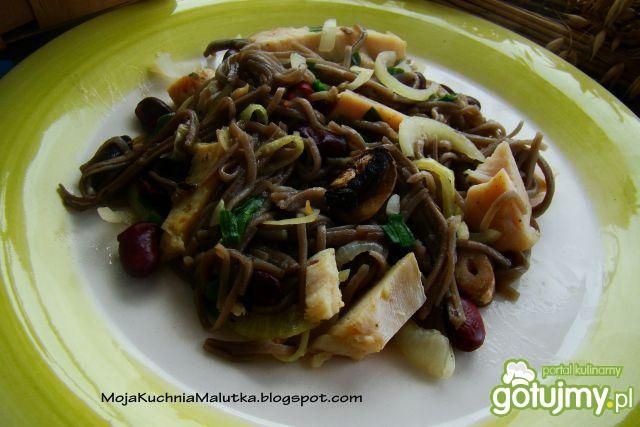 Soba Hosan z pieczarkami i kurczakiem 