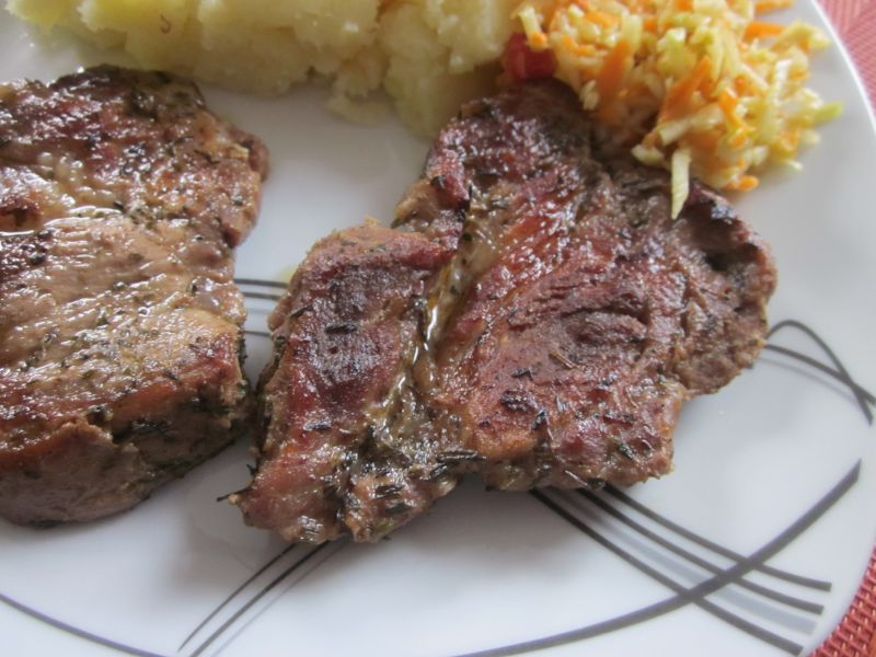 Soczysta karkówka w ziołowej marynacie Soczysta karkówka w ziołowej marynacie