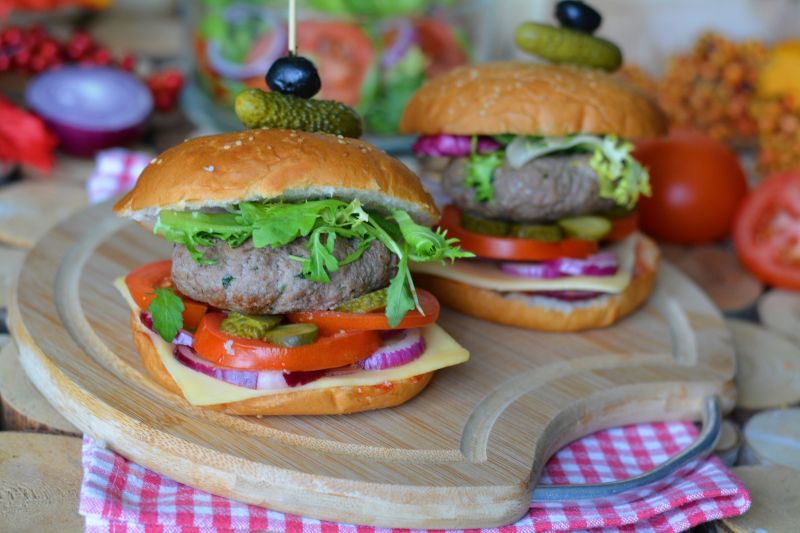 Soczysty hamburger z cytrynową nutą  Soczysty hamburger z cytrynową nutą