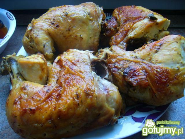 Soczysty kurczak pieczony w ćwiartkach  Soczysty kurczak pieczony w ćwiartkach