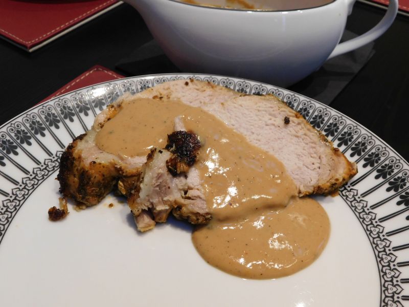 Soczysty schab z aromatycznym sosem pieprzowym Soczysty schab z aromatycznym sosem pieprzowym