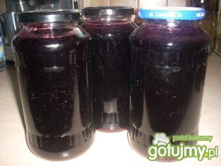 Sok z aroni i liści wiśni. Sok z aroni i liści wiśni.