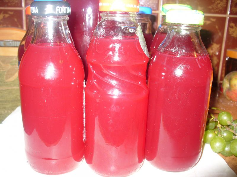 Sok z winogrona zielonego i malin