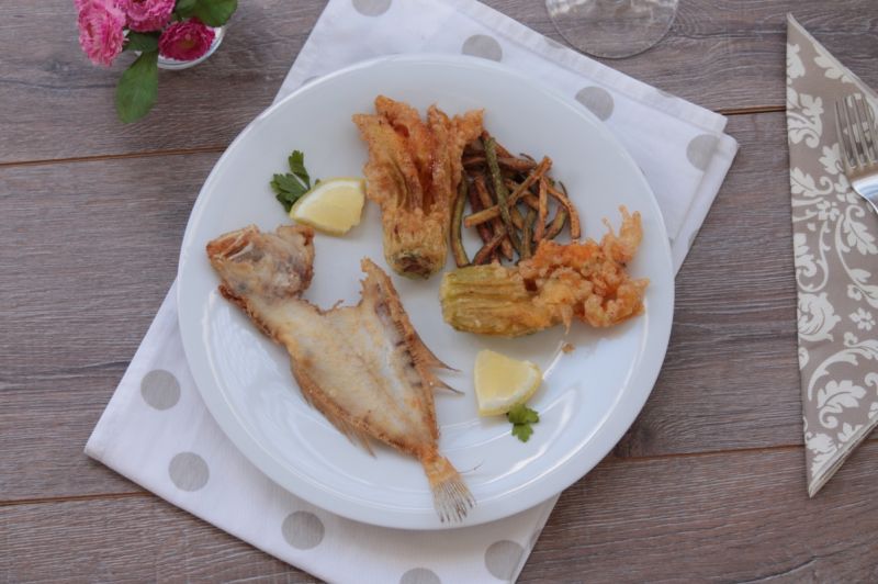 Sola z frytkami z cukini