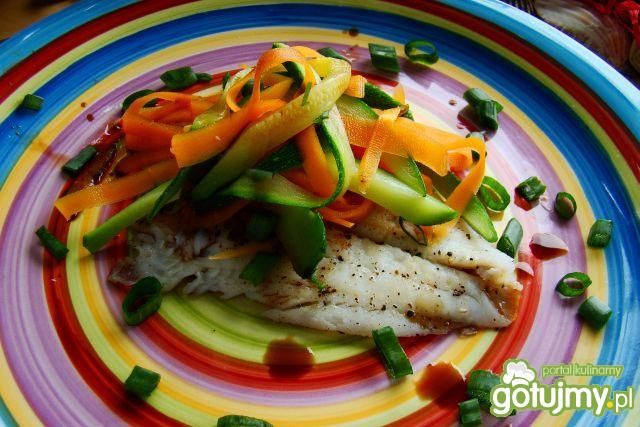 Sola z młodymi warzywami 