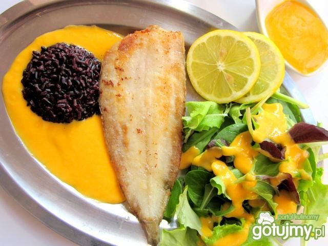 Sola z ryżem i sosem majonezowym z dyni