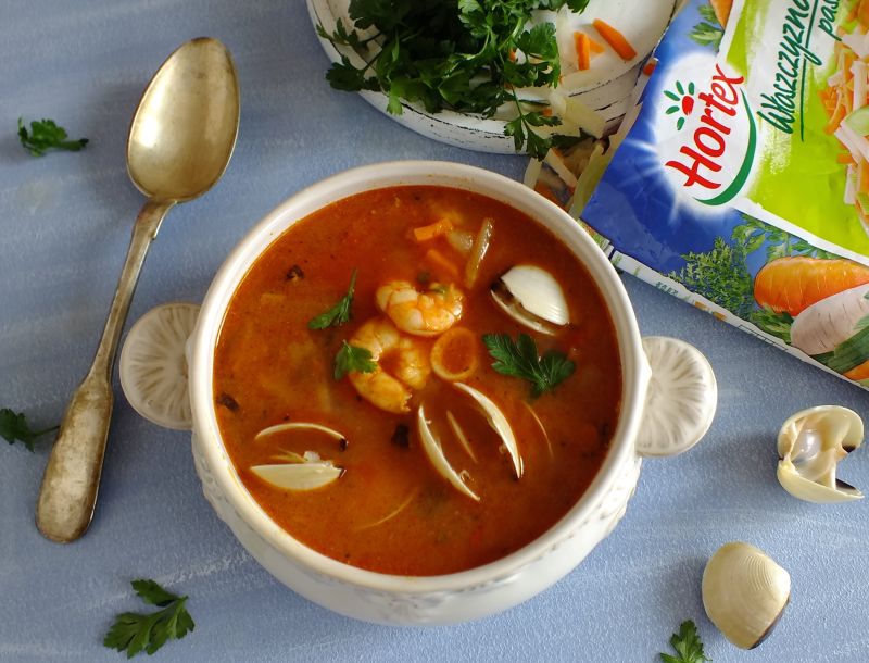 Sopa de marisco (zupa z owocami morza).  Sopa de marisco (zupa z owocami morza).