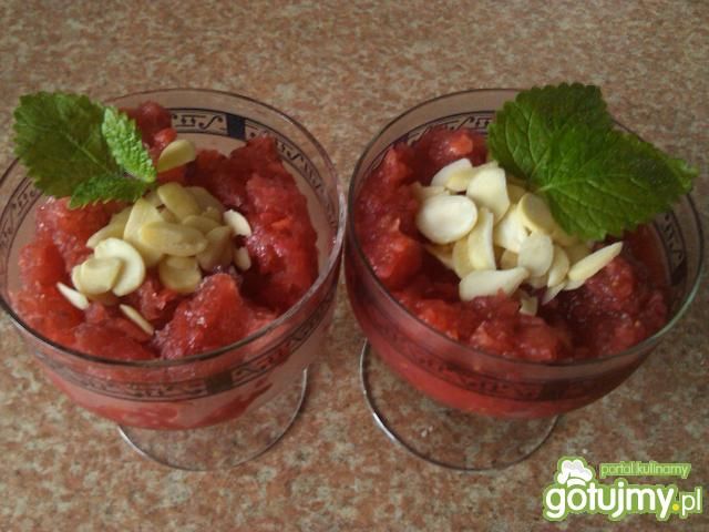 Sorbet arbuzowo-truskawkowy z migdałami Sorbet arbuzowo-truskawkowy z migdałami