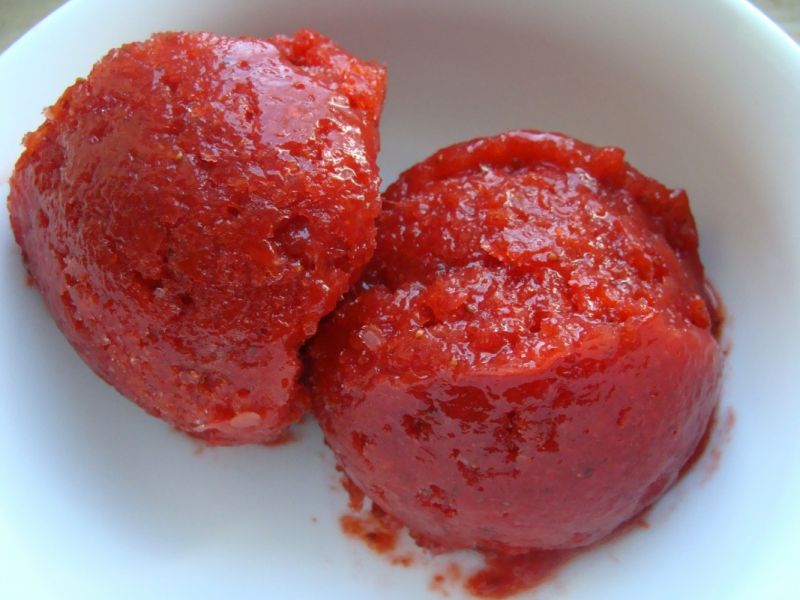 Sorbet truskawkowy z olejkiem miętowym  Sorbet truskawkowy z olejkiem miętowym