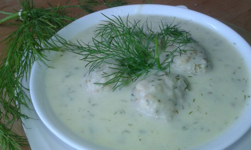 Sos chrzanowy z koperkiem i klopsokami Sos chrzanowy z koperkiem i klopsokami