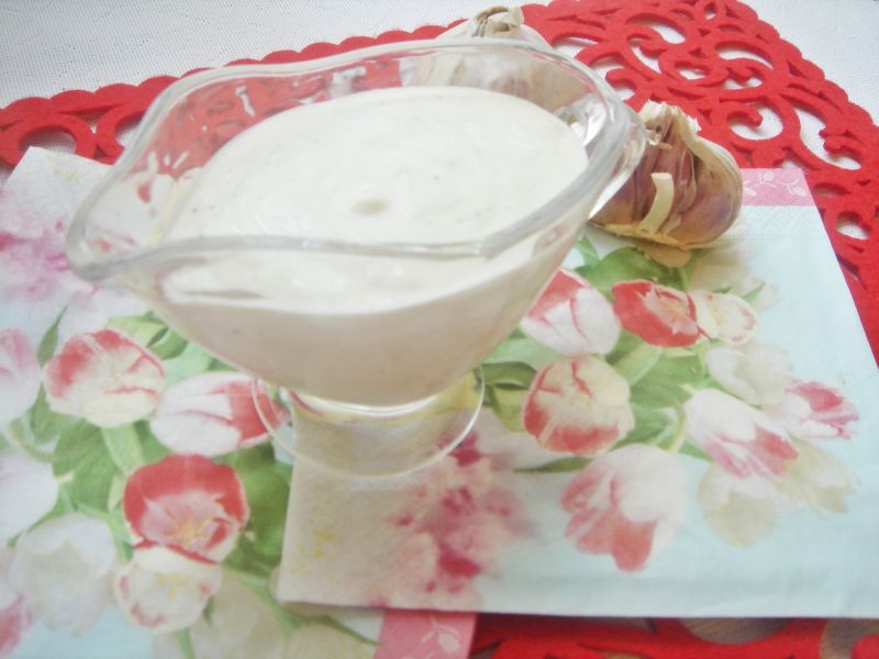 Sos czosnkowy Sos czosnkowy