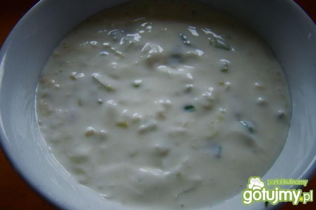 Sos czosnkowy na bazie serka twarogowego Sos czosnkowy na bazie serka twarogowego