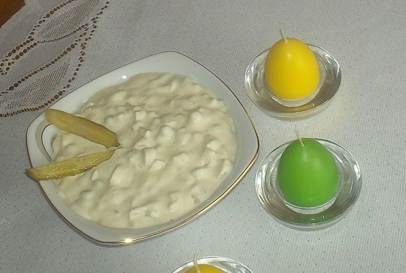 Sos do jajek z pieczarkami, ogórkiem i groszkiem  Sos do jajek z pieczarkami, ogórkiem i groszkiem