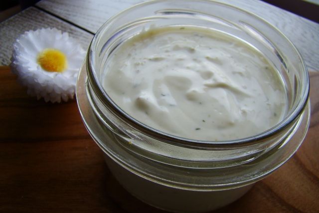 Sos do pizzy  koperkowo- czosnkowy 