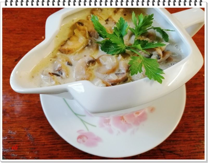 Sos Eli pieczarkowo śmietanowy Sos Eli pieczarkowo śmietanowy