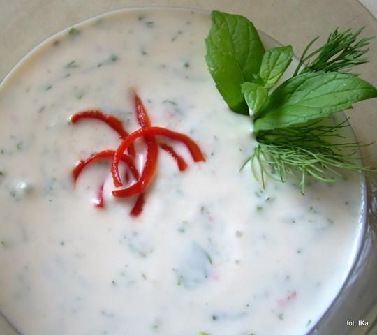 Sos jogurtowy z ziołami i chili Sos jogurtowy z ziołami i chili