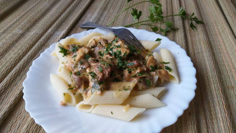 Sos kurkowy z kurczakiem i serkiem śmietankowym Sos kurkowy z kurczakiem i serkiem śmietankowym