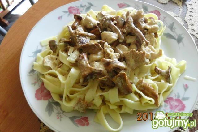 Sos kurkowy z makaronem Sos kurkowy z makaronem